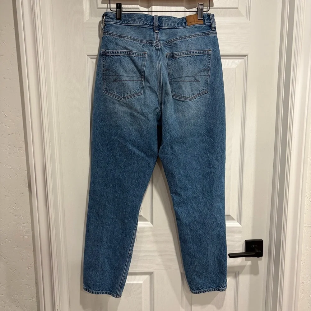 2/$25 American Eagle Outfitters Highest Rise Mom Jean Cotton Regular Distressed - Picture 4 of 8